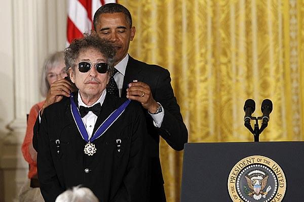 Obama. Dylan'a 'Özgürlük Madalyası' takmıştı