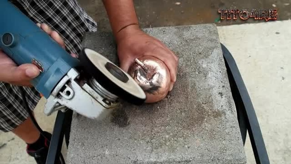 Eritilmiş Bakır Dökerek 2,5 Kiloluk Elma Yapan Adam