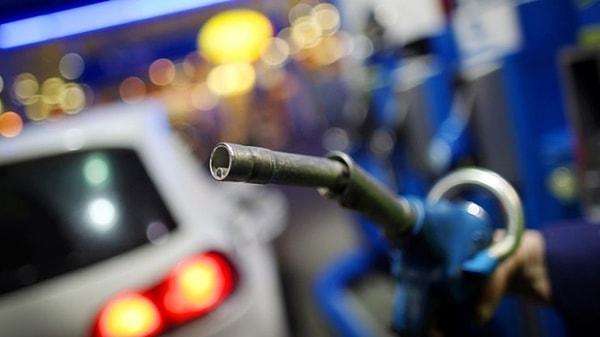 Benzinin litre satış fiyatı en son 2014 Temmuz'unda 5 lira sınırını aşmıştı.