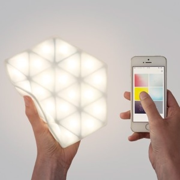 11. Компактная интерактивная лампа, которая может менять форму и легко уместится в любой сумке