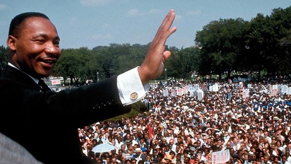 13. Martin Luther King: "Elimi tut, kıymetli Tanrım."