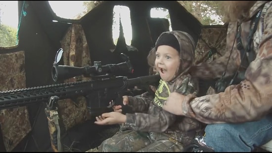 7 Yaşındaki Kızına Geyik Vurdurtan Baba