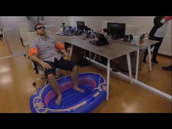 Mannequin Challenge’da Fazlasıyla İyi Olduğumuzu Kanıtlayan Ofis Çalışanları