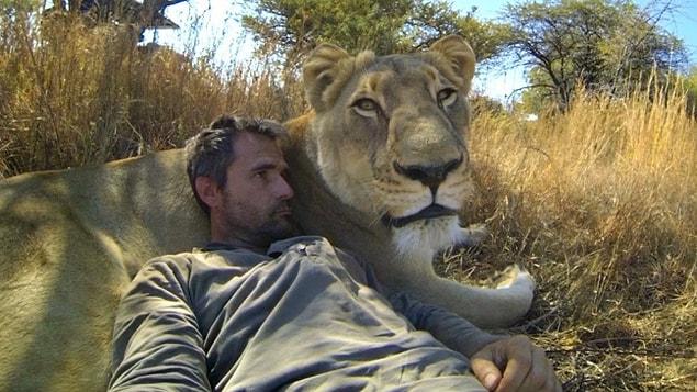 13. The result of a life spent with large predators: fearless and incredible selfies with them!