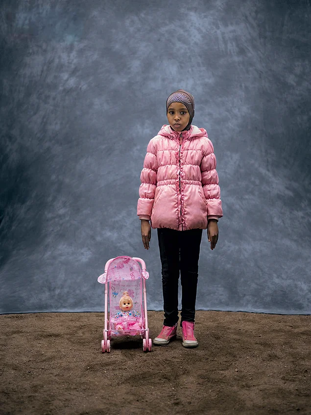 Девочка, прибывшая вместе со своей семьей из Сомали в Швецию
