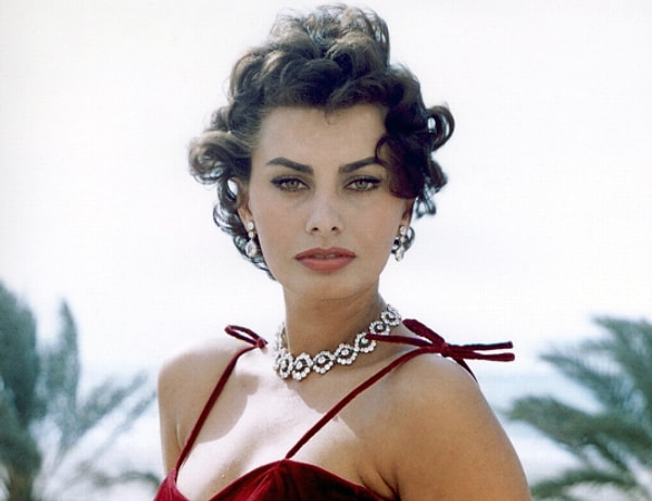 8. Не завидует другим, ведь у нее нет конкуренток