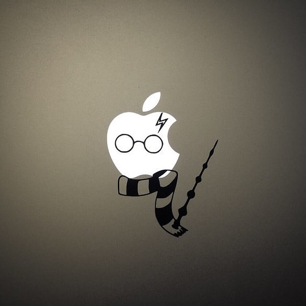 6. Наклейка на Macbook для ценителей Поттерианы