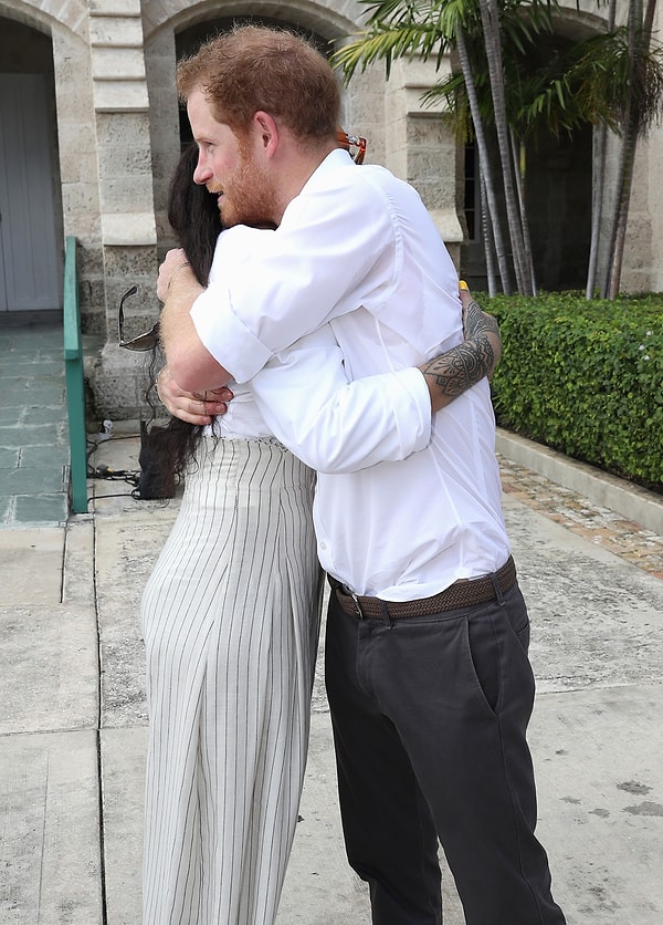 Но что-то нам подсказывает, что Гарри был не очень рад такому скорому расставанию.