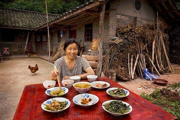 11. Lan Guihua, Çin'de yaşayan dul bir çiftçi. Bir günde 1,900 kalori ile doyuyor.