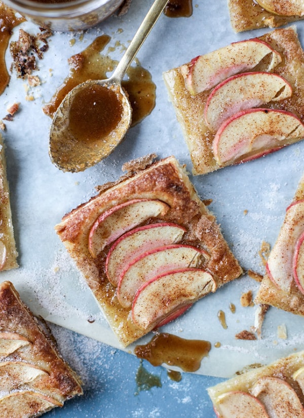 21. Слойки с яблоками и корицей