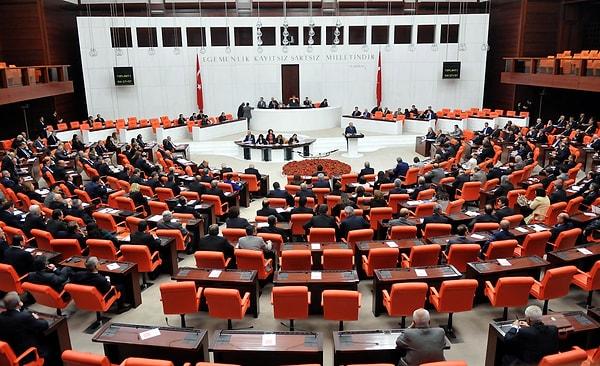 11- Türk siyasetine yeni bir kavram giriyor: Yedek vekil