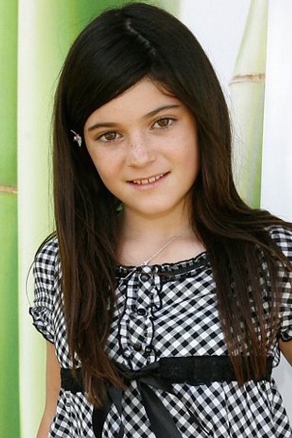 Во время первых выпусков шоу "Keeping Up With the Kardashians" в 2007 году одной из этих девочек по имени Кайли было всего 10 лет. Поэтому мы не ошибемся, если скажем, что она выросла на глазах у всего мира.