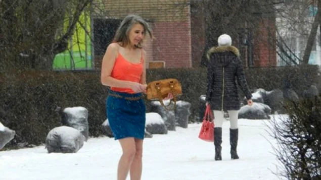 Галина Кутерева из Тольятти ходит в летней одежде даже зимой и утверждает, что ей не холодно