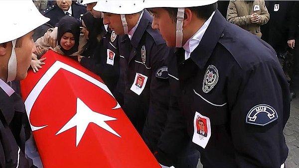 İstanbul Beşiktaş’taki hain terör saldırısında şehit olan polis memuru Murat Yılmaz, memleketi Muş’ta Türkçe ve Kürtçe ağıtlarla son yolculuğuna uğurlandı.