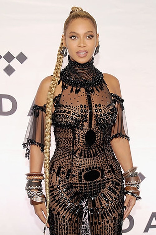 Rihanna and Beyonce! They are both amazing and this is unquestionable!