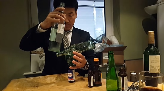 Denge Konusunda Çıtayı Arşa Çıkaran Adamdan Muhteşem Şişe Dengesi