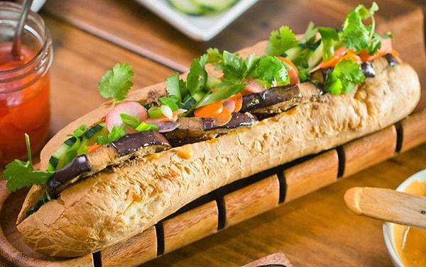 Patlıcanı sandviç olarak denememiş olanlara şiddetle tavsiye ediyoruz.. Tabii ki damak zevkinize göre düzenlemeler yapabilirsiniz :)