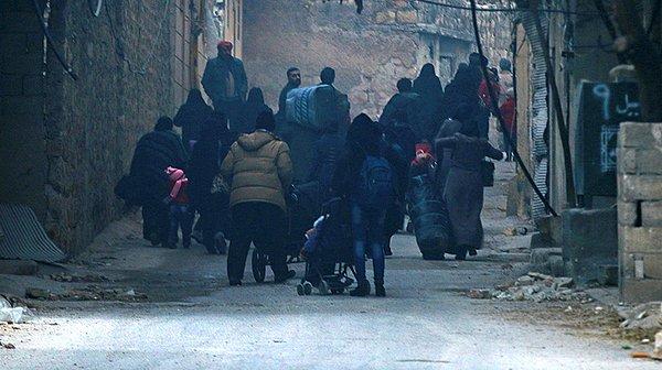 Rusya Savunma Bakanlığı, son 24 saat içerisinde yarısı çocuk, yaklaşık 8 bin sivilin Doğu Halep'ten ayrıldığını açıklamıştı.