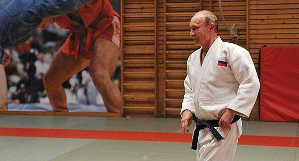 7. Bir savunma sanatları ustası olarak Vladimir Putin'e yakından bakalım.
