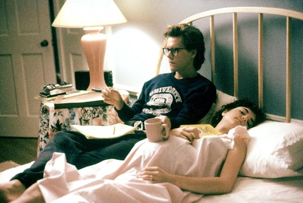 2. У нее будет ребенок / She's Having a Baby (1988)