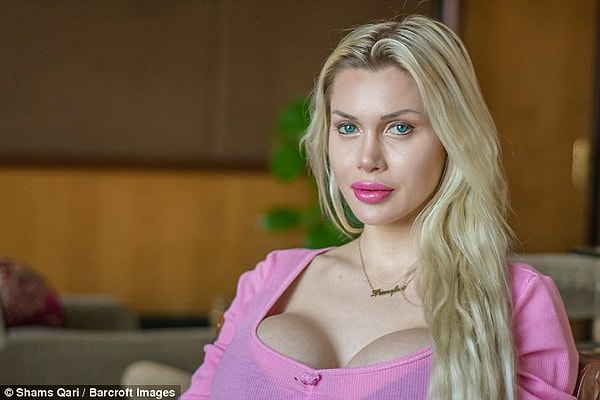 10. "Я знаю, что моя мама расстроена тем, что я делаю. Для меня это очень тяжело. Родители не понимают меня. Единственный человек из моей семьи, который оказывает мне поддержку — это моя сестра"