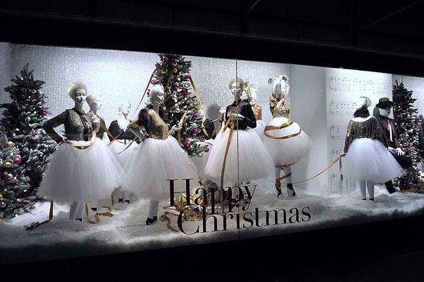 6. Дизайнер-оформитель витрин