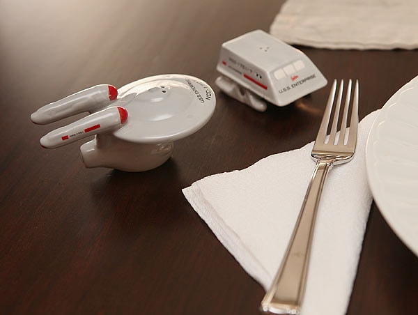 7. Солонка и перечница в стиле "Стартрек"