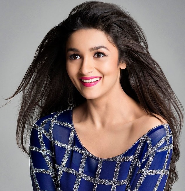 6. Alia Bhatt, the successful actress, is also a successful pencil drawer.