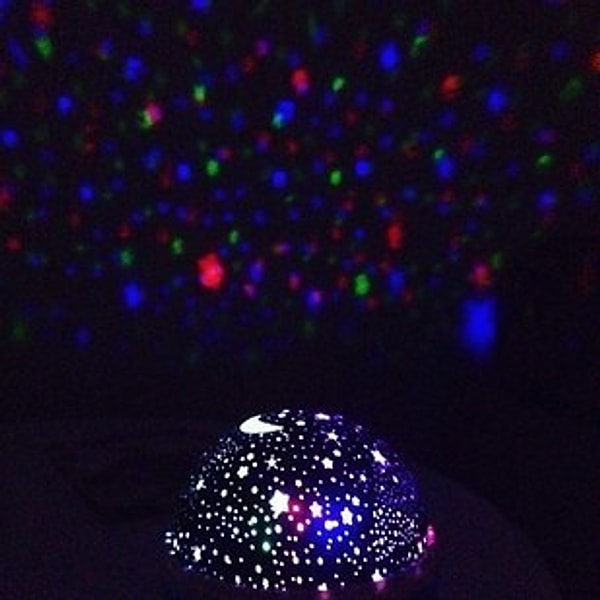 3. Проектор ночного неба, превращающий спальню в настоящий планетарий