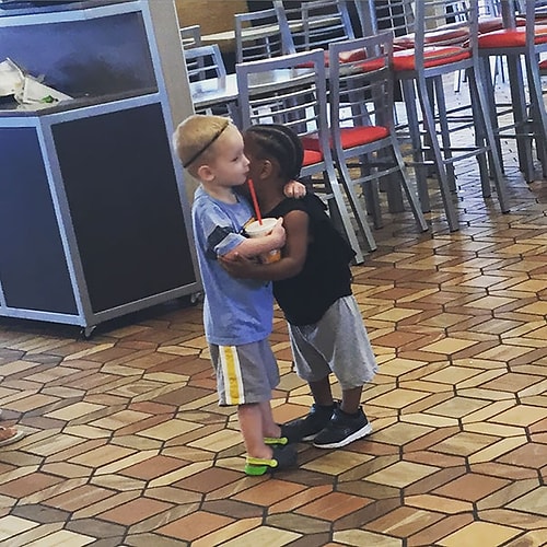 These cuties who didn't look for further reasons to hug a stranger!