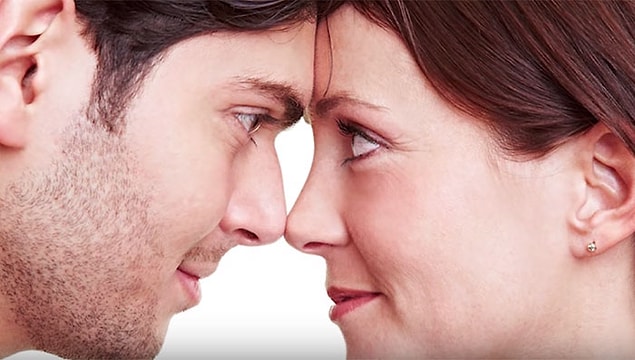 7. Göz bebekleriniz duygularınızı gösterebilir. Sevdiğiniz bir insanı gördüğünüzde sinir sisteminiz etkilenir ve göz bebekleriniz büyür.