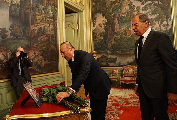 Üçlü zirve öncesinde bir araya gelen Lavrov ve Çavuşoğlu, Rus Büyükelçi Karlov'a yönelik suikastle ilgili konuşmuştu.