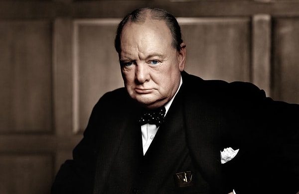 8. "Дорогая, да вы уродливы. Но ближе к утру я-то протрезвею, а вы как были уродиной, так ею и останетесь", — Уинстон Черчилль (отвечая на обвинения одной дамы, что он пьет на рабочем месте)