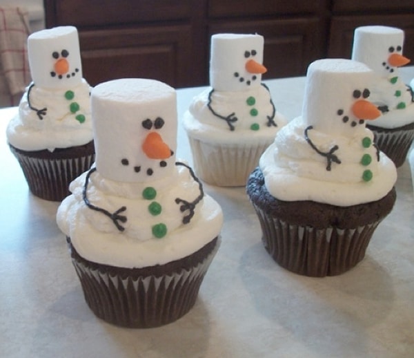 1. Непременный атрибут Нового года - Снеговик!