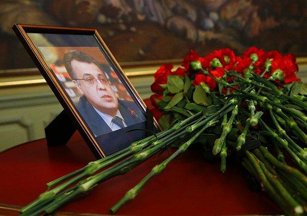 Karlov'un naaşı, otopsinin ardından Ankara Büyükşehir Belediye Başkanlığı'na ait cenaze aracıyla, Rusya'ya nakledilmek üzere Esenboğa Havalimanı'na gönderildi.