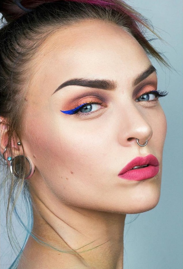 3. Eyeliner konusunda çığır açan ablamız: