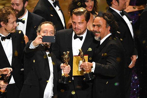 2. Leo sonunda bir Oscar alabildi selfie'si!