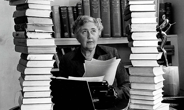 1. Başlıyoruz. Agatha Christie'nin yarattığı iki ünlü dedektif vardır. Hercule Poirot ve?