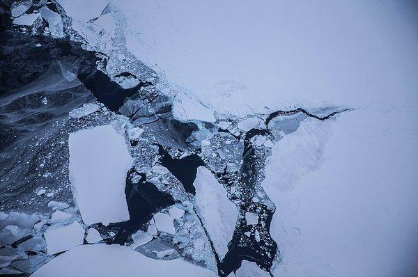 1. NASA ve Kaliforniya Üniversitesinden araştırmacılar özellikle batı Antarktika'da tarihin en hızlı ve geri dönüşü olmayacak buzul erimesi olduğunu tespit etti.