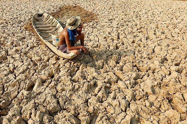 6. El Nino Kamboçya'nın kırsal kesimine büyük bir vurgun yaptı. Tarım ve balıkçılıkla geçinen Kandal bölgesinde ciddi bir su sıkıntısı var fakat bilim insanlarına göre yağmur mevsimi geldiğinde muhtemelen bütün tarım alanları sel altında kalacak.