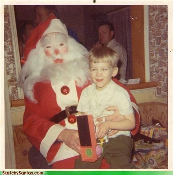 9. Я уверен, что под этой криповой маской скрывается злодей из "Пилы"