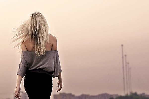 4. "Никогда не возвращайся к тому, от чего решила уйти. Как бы сильно тебя ни просили, и как бы тебе ни хотелось самой. Покорив одну гору, начинай штурмовать другую... "