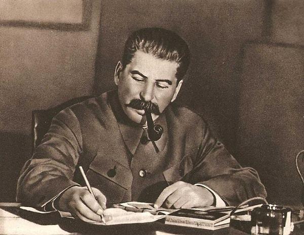 12. Josef Stalin, 1.63 boyundaydı.