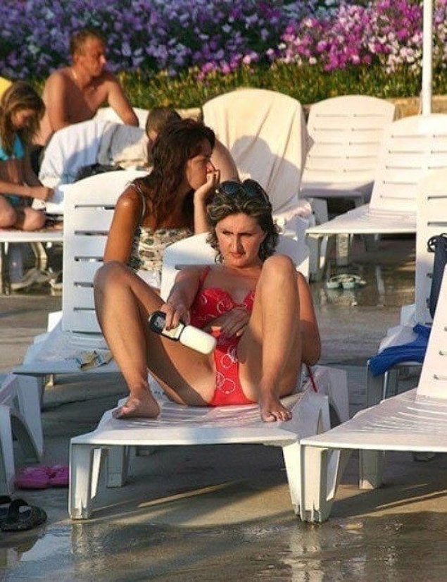 Зачем. Она. Это. Делает 😱