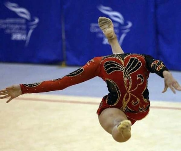 Гимнастка без головы 😶