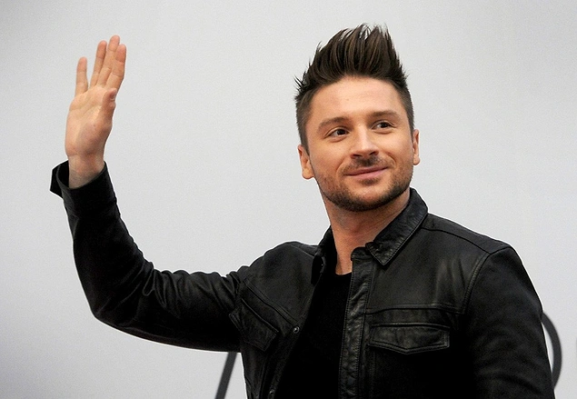 Kak okazalos, peves deystvitelno uje bolshe dvux let yavlyaetsya schastlivm otsom – malchik, kotorogo nazvali Nikitoy, rodilsya v 2014 godu