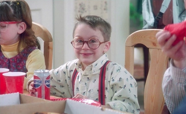 9. Брат Маколея Киран также снялся в фильме. Он играл роль Фуллера, двоюродного брата Кевина с ночным недержанием мочи