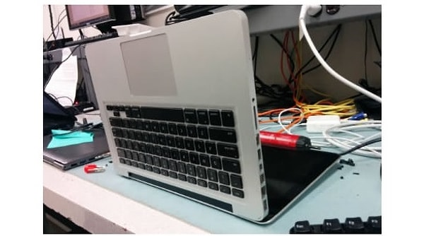 5. "Нет, правда, я всего лишь открыл его, он сам, я ничего не делал"