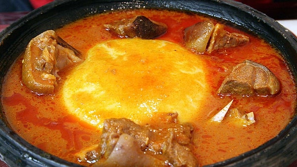 12. Гана – кукурузная каша, гуляш из гибискуса, рис и пюре из ямса или банана под названием фуфу