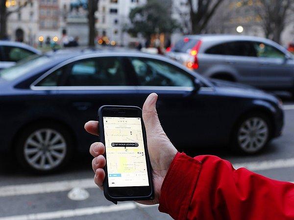 Sadece sürücüye değil, Uber kullanan yolcuya da ceza kesileceği ifade ediliyor. Hatta bunun ilk örneği geçtiğimiz günlerde yaşanmış...